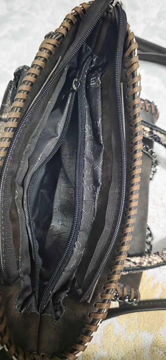 Yılan Derisi Desenli Zincir Detaylı Deri Çanta - Görsel 3