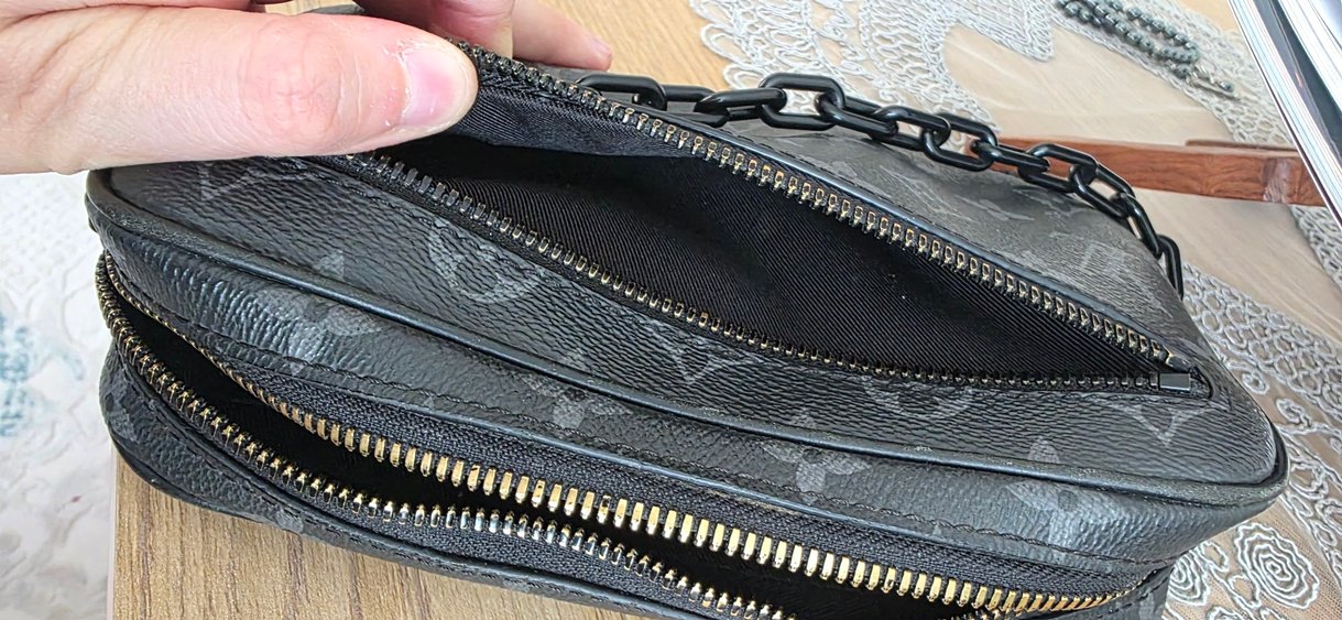 Gri Deri Zincir Detaylı Erkek Çanta - Görsel 4