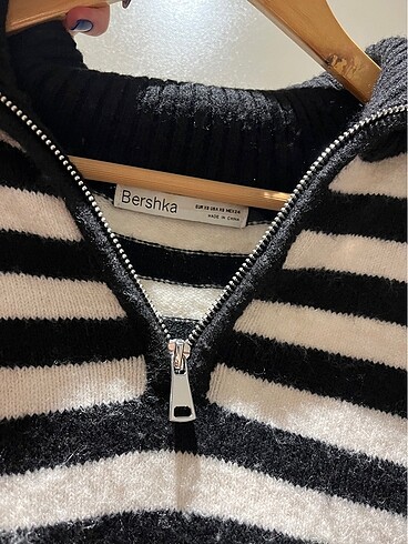 Bershka çizgili kazak - Görsel 3