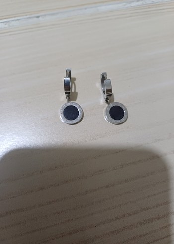 Gri Mini Düğmeli Minimalist Küpe - Görsel 2