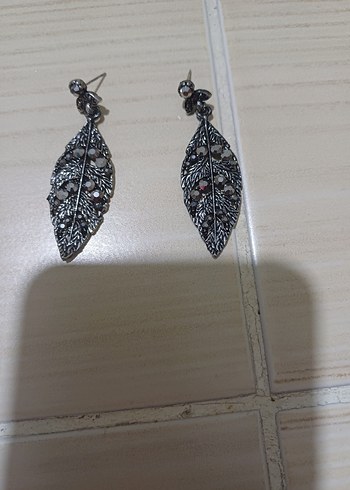 Uzun Gri İşlemeli Boncuklu Kadın Küpeler - Görsel 2