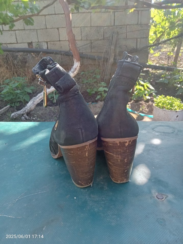 Süet Kadın Topuklu Bot - Kemer Detaylı, siyah - Görsel 4