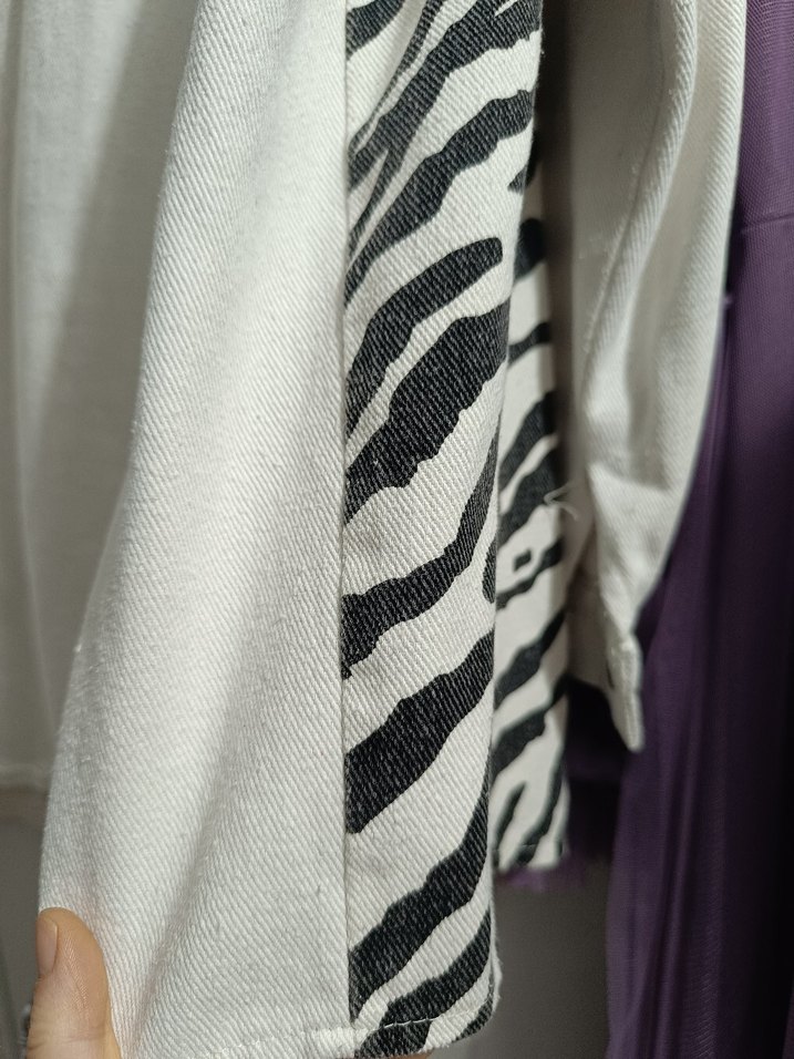 Zebra Desenli Düğmeli Kadın Gömlek - Görsel 5