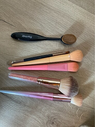 Flormar makyaj fırçası