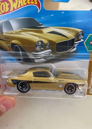 Beden Parlak Altın Renkli '70 Chevy Camaro RS hw araç