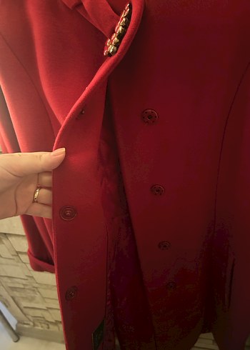 Kırmızı Kadın Kaban Broş Detaylı - Görsel 6