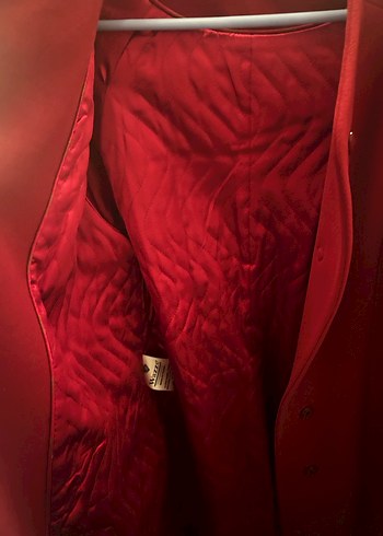 Kırmızı Kadın Kaban Broş Detaylı - Görsel 5