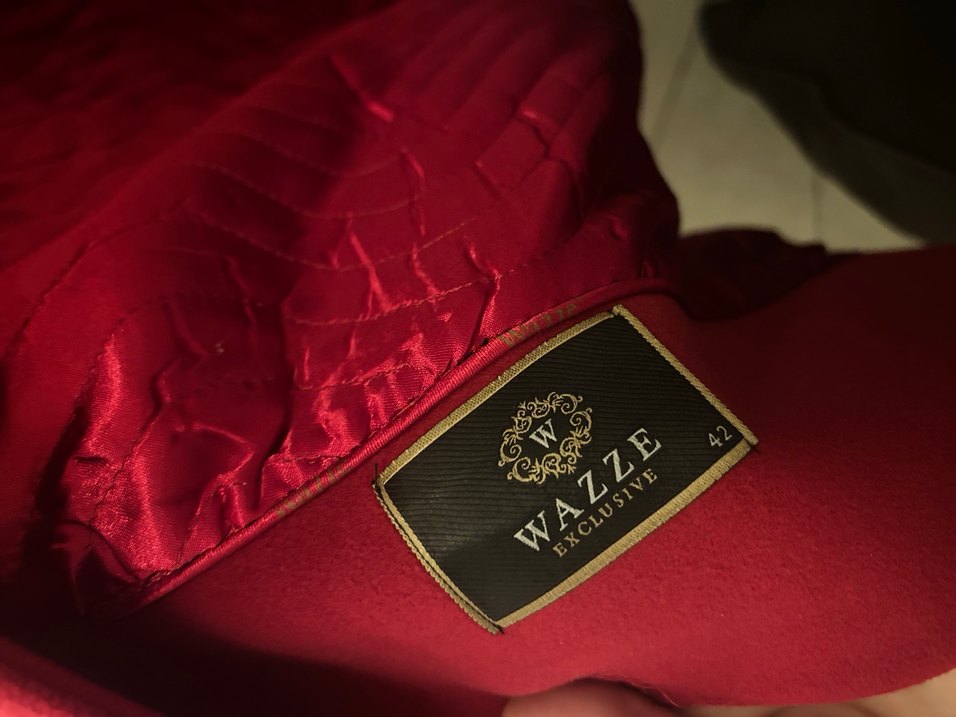 Kırmızı Kadın Kaban Broş Detaylı - Görsel 4