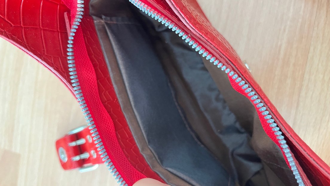 Kırmızı Parlak Deri Yılan Desenli Kadın Çanta - Görsel 3