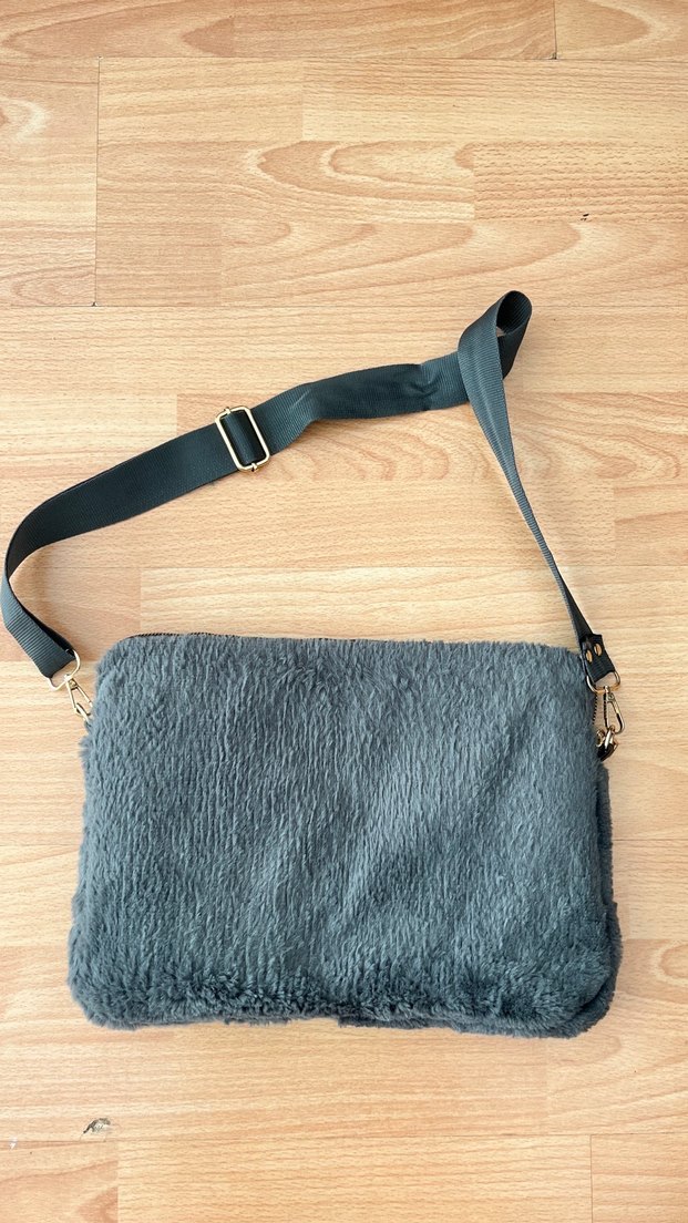 Gri Peluş Kadın Laptop Çantası - Görsel 2
