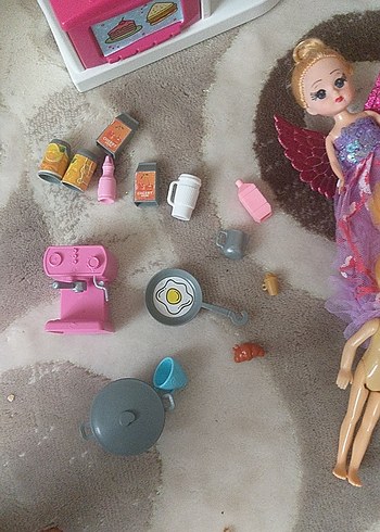 Pastel Pembe Oyuncak Mutfak Seti ve Bebekler - Görsel 5