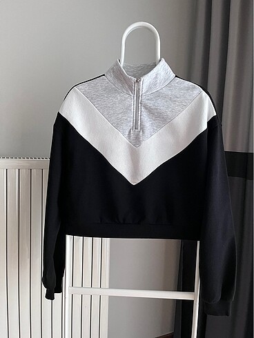 Crop Sweatshirt