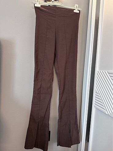 Yırtmaçlı pantolon