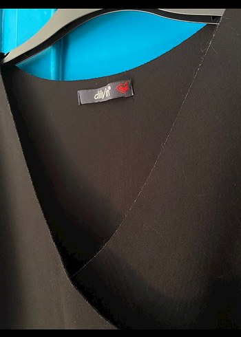 Dilvin Siyah V Yakalı Mini Bluz