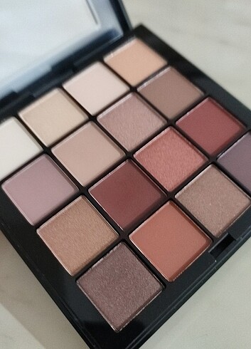  Beden Renk NYX Far paleti 
