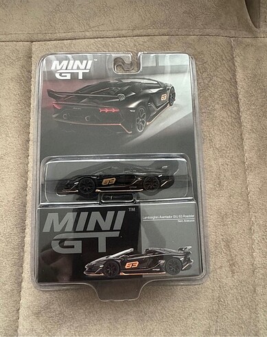 Mini GT 803 Lamborghini Aventador