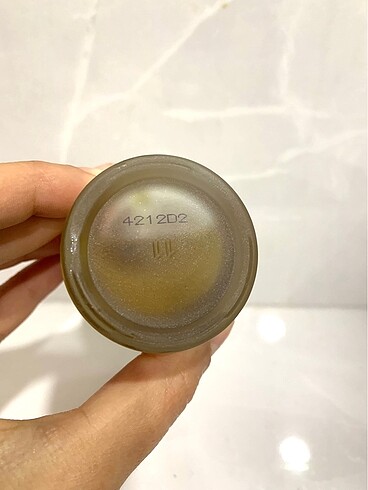Beden Merit instant glow serum