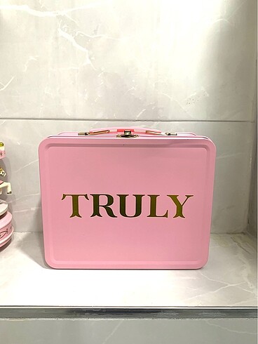 Truly Metal Makyaj Çantası