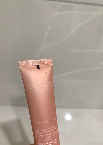 Summer Fridays Lip Balm - Birthday Cake - Görsel 3