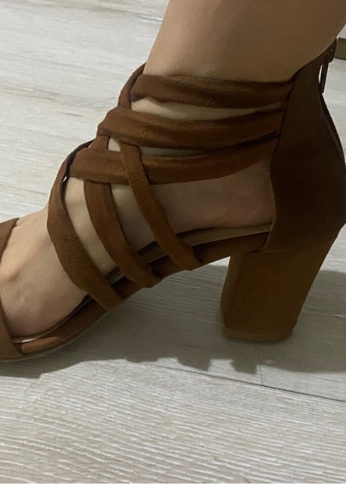Topuklu kahverengi ayakkabı - Görsel 4