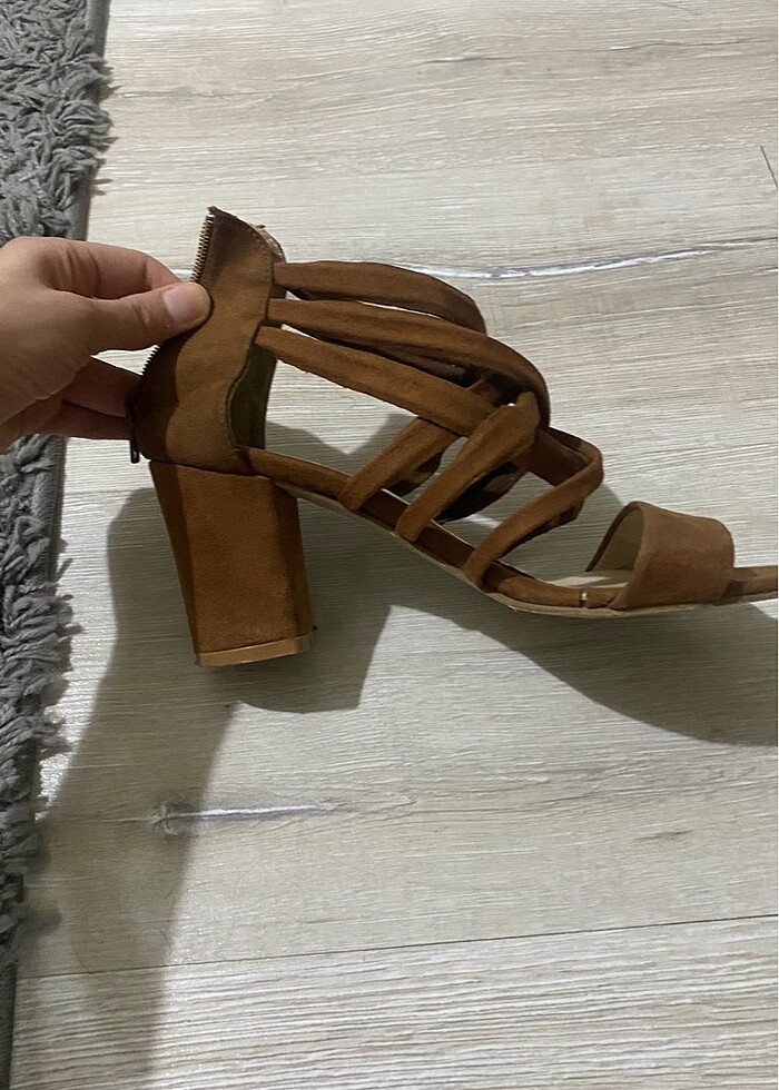 Topuklu kahverengi ayakkabı - Görsel 2