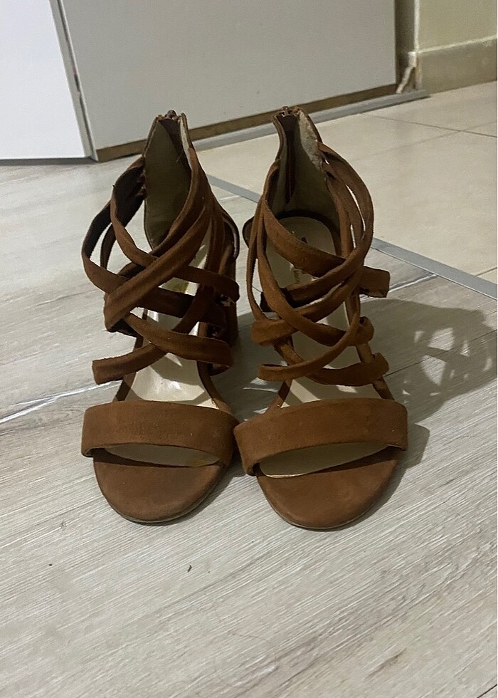 Topuklu kahverengi ayakkabı - Görsel 5