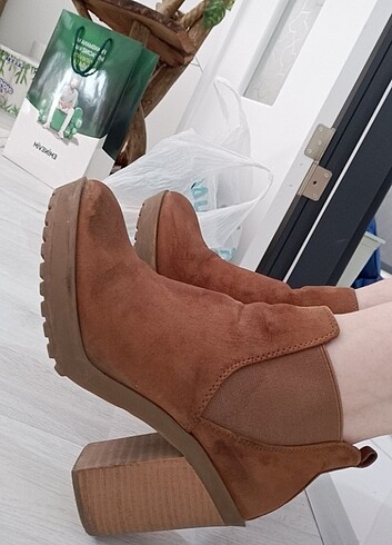 37 Beden kahverengi Renk Bershka bot