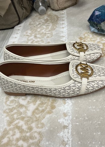 Michael Kors Beyaz Tokalı Kadın Babet
