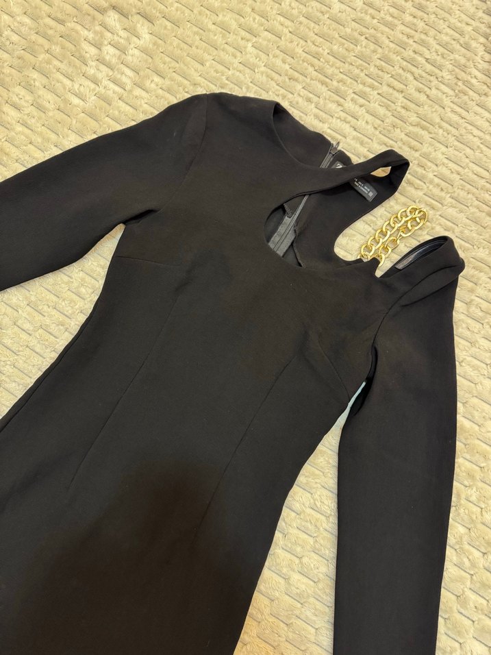 Zincir Detaylı Siyah Uzun Kollu V Yaka Elbise - Görsel 3