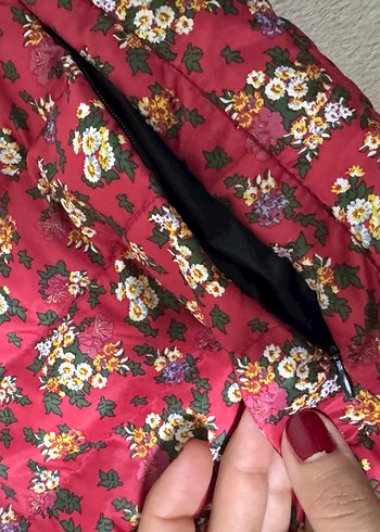 Fermuarlı Kırmızı Çiçek Desenli Kadın Ceketi - Görsel 3