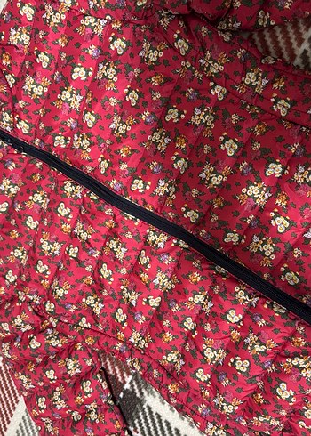 Fermuarlı Kırmızı Çiçek Desenli Kadın Ceketi - Görsel 2