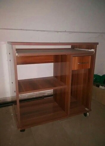 Temiz pc ve çalışma masası