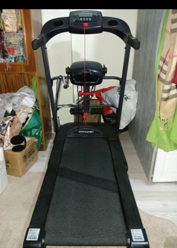 Siyah Müzik Sistemi ve Koşu Bandı - Görsel 2