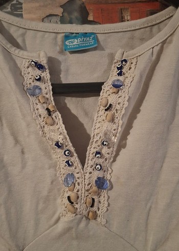 Dantel Detaylı Bej V Yaka Kısa Kollu Bluz - Görsel 2