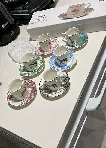 Kahve fincan kullanılmamış kutusunda