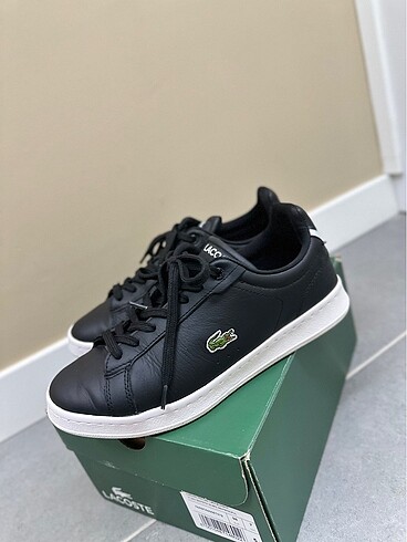 38 Beden LACOSTE CARNABY SİYAH SNEAKER