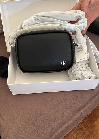 Calvin Klein Siyah Deri Çapraz Çanta