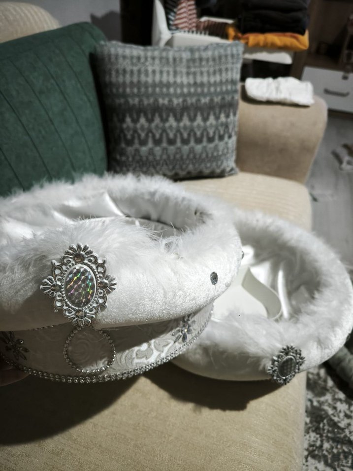 beyaz kürk kenarli sünnet kına na tepsisi ve sepeti - Görsel 2