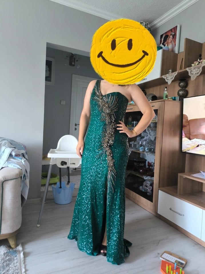 Yeşil Pul İşlemeli Yılan Desenli Uzun Abiye - Görsel 2