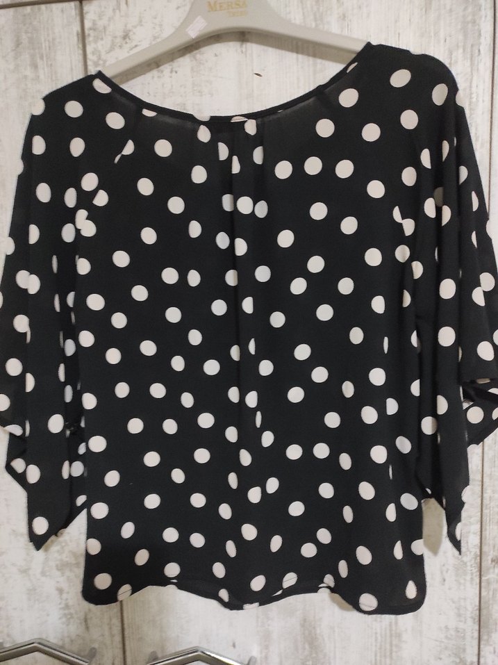 Siyah-beyazlı puantiyeli bluz - Görsel 2