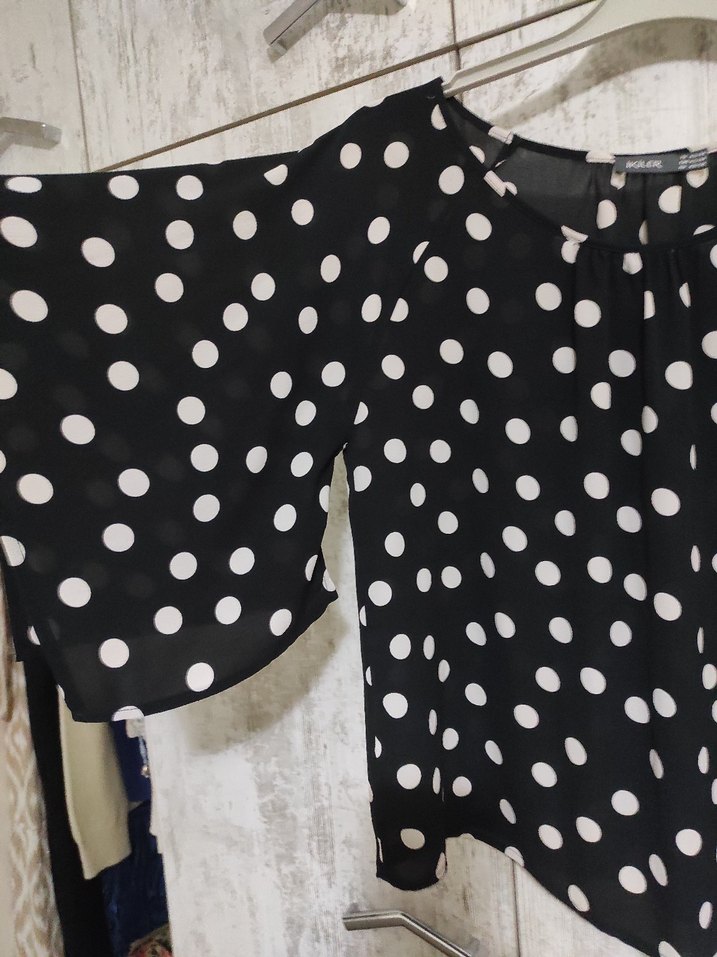 Siyah-beyazlı puantiyeli bluz - Görsel 3