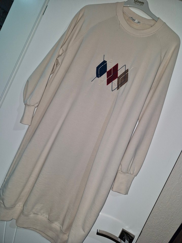 Nakışlı Beyaz Kadın Uzun Kollu Sweatshirt - Görsel 2