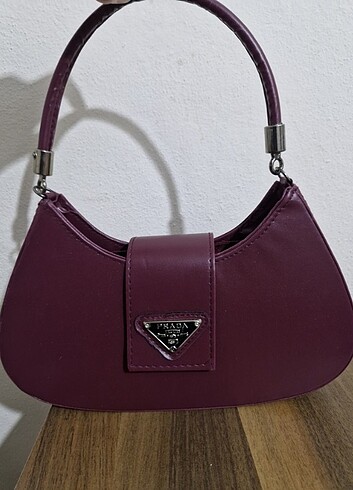 PRADA BORDO ÇANTA