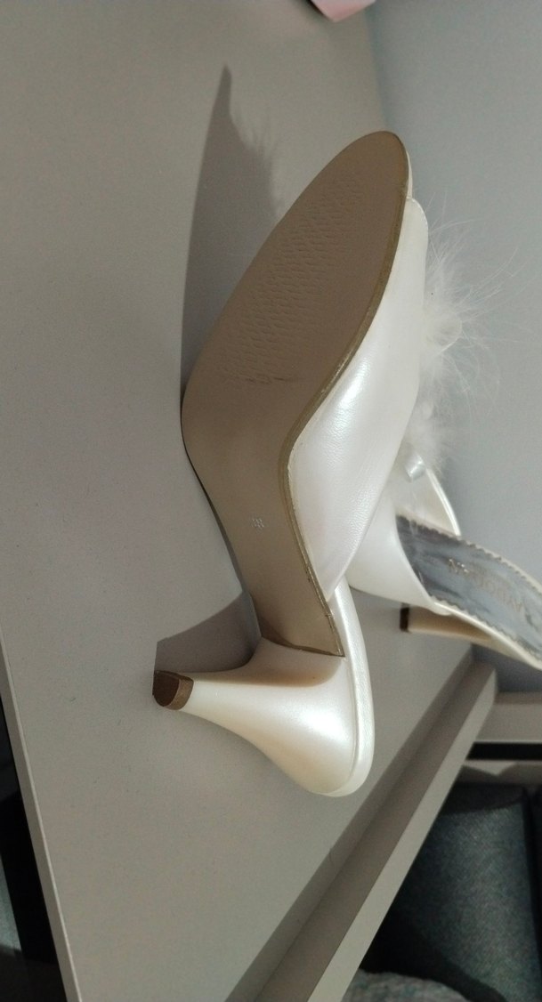 Beyaz Tüylü Gelin Terliği - Görsel 4