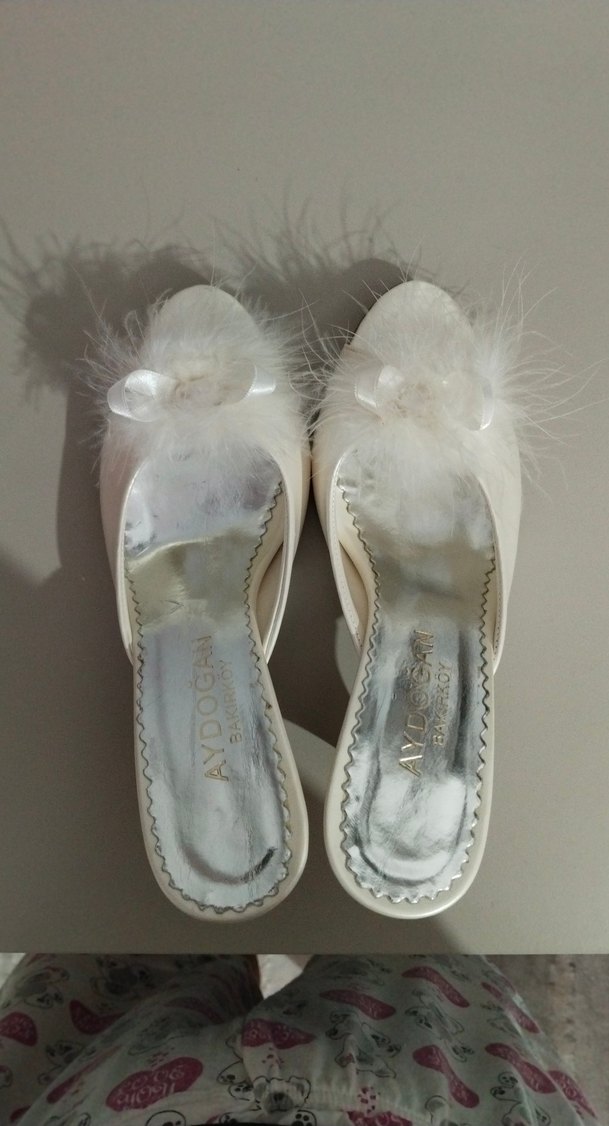 Beyaz Tüylü Gelin Terliği - Görsel 5