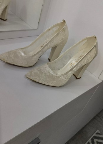 Dantel İşlemeli Beyaz Topuklu Kadın Ayakkabı - Görsel 5