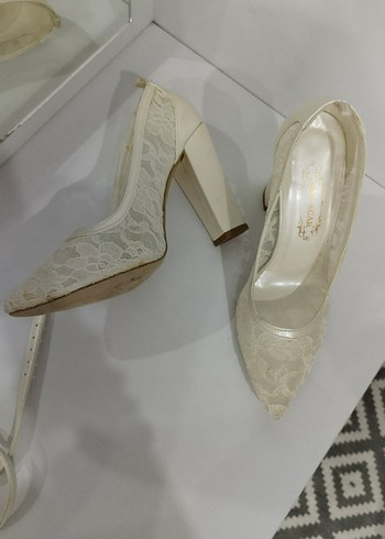 Dantel İşlemeli Beyaz Topuklu Kadın Ayakkabı - Görsel 3