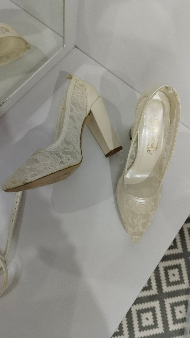 Dantel İşlemeli Beyaz Topuklu Kadın Ayakkabı - Görsel 3