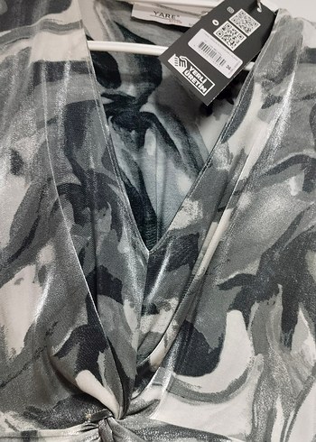 Gri Batik Desenli Dizüstü Kadın Elbise - Görsel 3