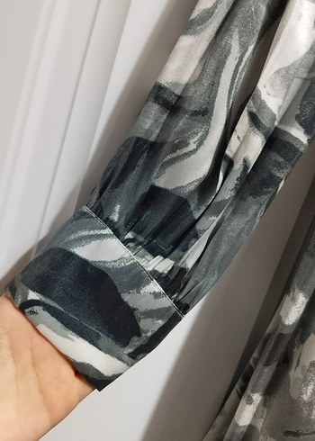 Gri Batik Desenli Dizüstü Kadın Elbise - Görsel 5